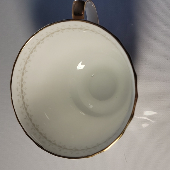 Vintage Duchess bone China  teacup  made in England - Picture 2 of 3